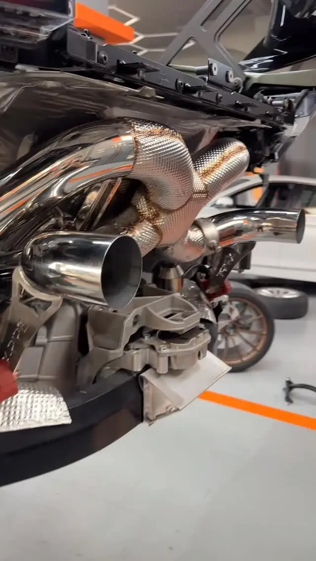 Ebbene si… questa volta l’abbiamo fatta GROSSA 🍆
Abbiamo fatto incazzare 😤 il Toro ancora di più! 🐂
A breve il video Youtube ▶️

#lamborghini #huracan #huracansto #capristo #supercar #car #exhaust #officina #workshop #monopoli #puglia