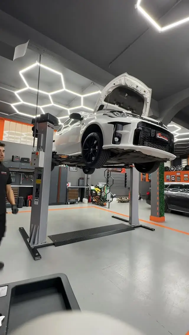 Installazione scarico catback RM Motors su questa splendida Toyota Yaris GR.
Ora si che questa piccola bomba 💣 suona come si deve 💥

#rmmotors #toyota #yarisgr #monopoli #workshop #officina